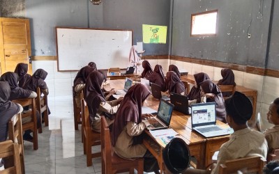 MA Al Amjad, Teguh dalam Imtaq, Unggul dalam Iptek